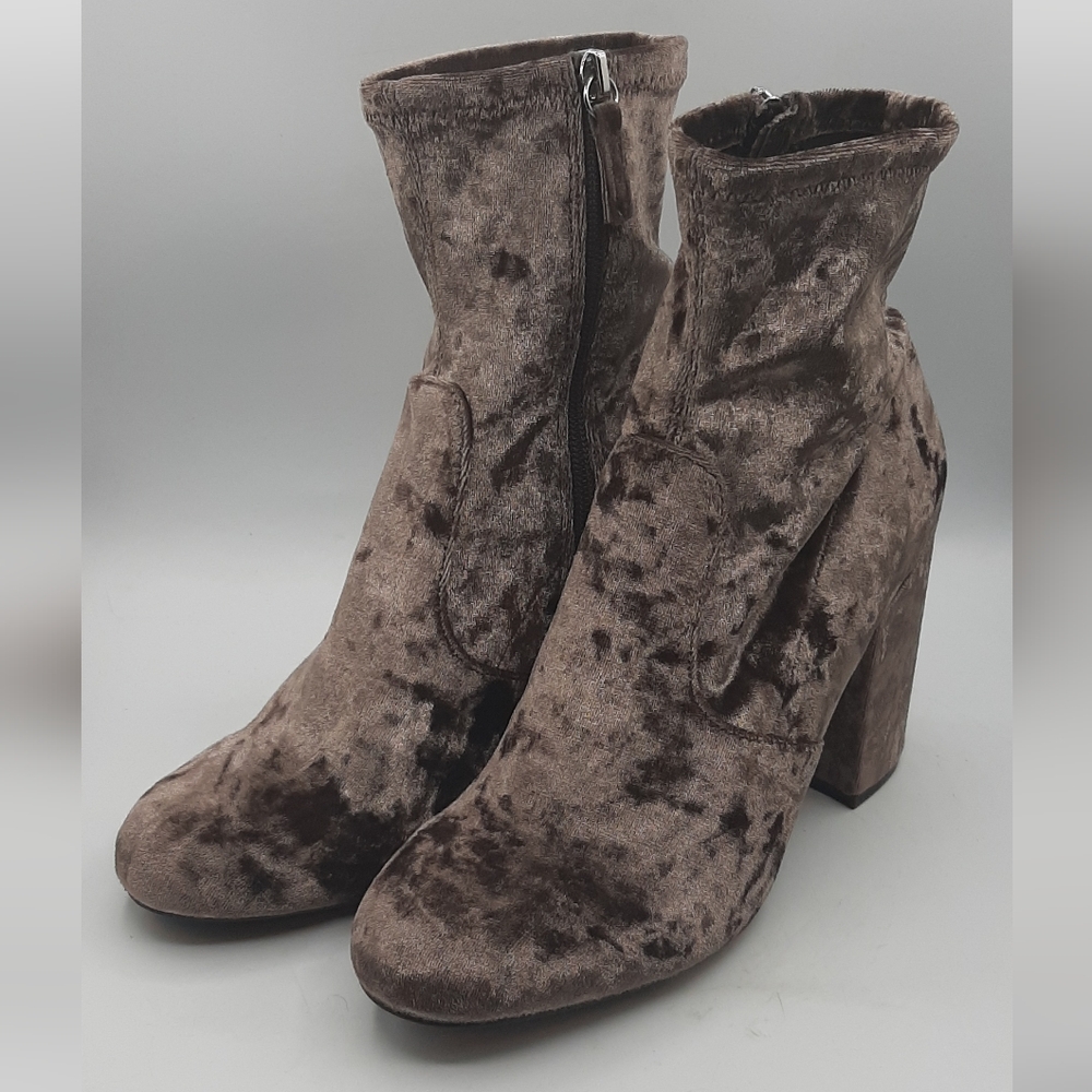Crushed Velvet Sock Boots Steve Madden Mushroom Size 8 Shoes High Heel Booties